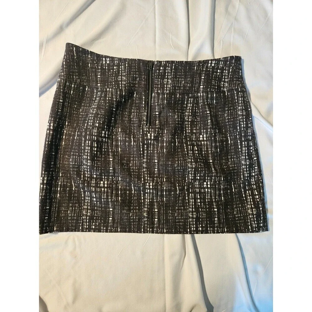J. Crew Black And White Tweed Style Skirt Size 8‎ NWT